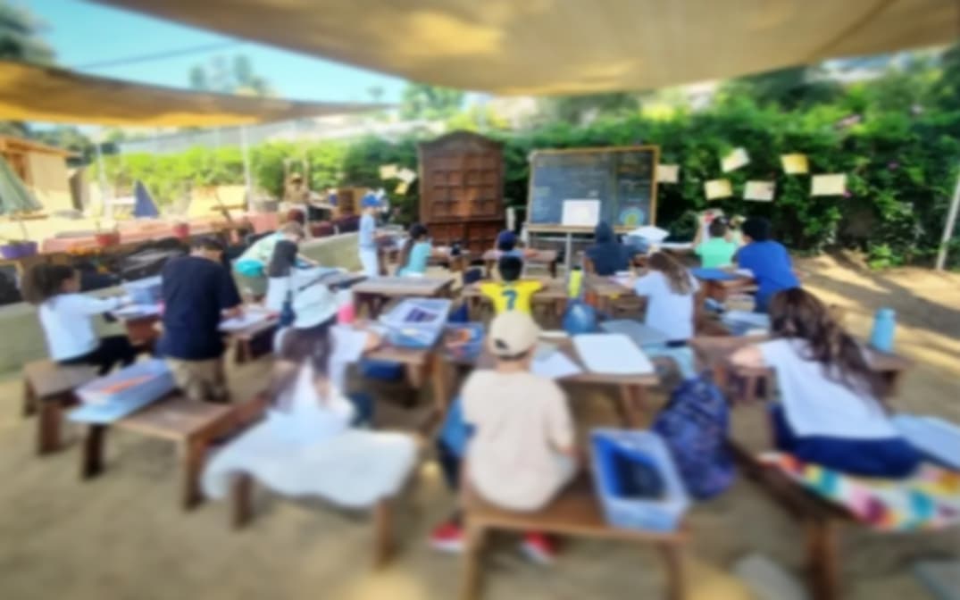 hpYaUknowMe's tweet photo. @rebelEducator 🙌 parents have to CHOOSE better.. it's all a choice.. I left 30yrs motion picture to be a #homeschool #enrichment #learningcenter #educator- surrounded by #LikeMinds.. all the children's lights are on 🙌💫 #bethesolution #CHOOSEbetter ..let the old system fall https://t.co/baxosHwFNm