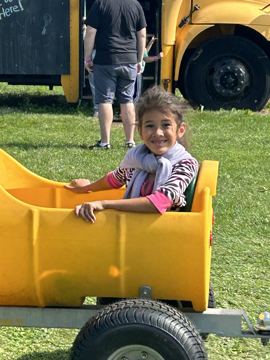 _MrsTapia's tweet photo. @_MrsTapia @VV_Voyagers We had such an amazing time at Stadeβs Farm for our field trip. Thank you to our awesome chaperones for helping us β€οΈ #3rdgradefun #thirdistheword https://t.co/jE34B8Tspm
