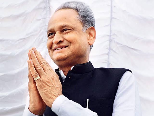 आमजन हितेषी,युवा दिलों के सरताज <a href="/ashokgehlot51/">Ashok Gehlot</a> बॉस,आपके स्वर्णिम शासनकाल में जो भी हितकारी ऐतिहासिक फैसले लिए गए उनके लिए बहुत बहुत धन्यवाद आभार।आपके नवचयनित कर्मचारी परिवार के आर्थिक संबल हेतु आख़िरी निवेदन।सरकार रिपीट ठोकेंगे।संज्ञान अपेक्षित है।❣️🙏
#RJ_प्रोबेशन_में_पूर्ण_वेतन