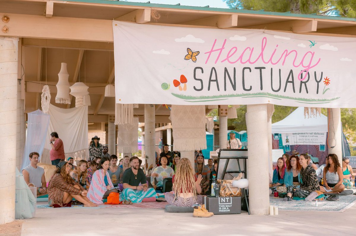 Inner Space lifts our spirits with yoga, workshops and meditation in the mornings 🕉️ 
.
.
.
📸 <a href="/jacquel/">jacquel</a>.n and <a href="/kaylaalise/">KaylaAlise</a>