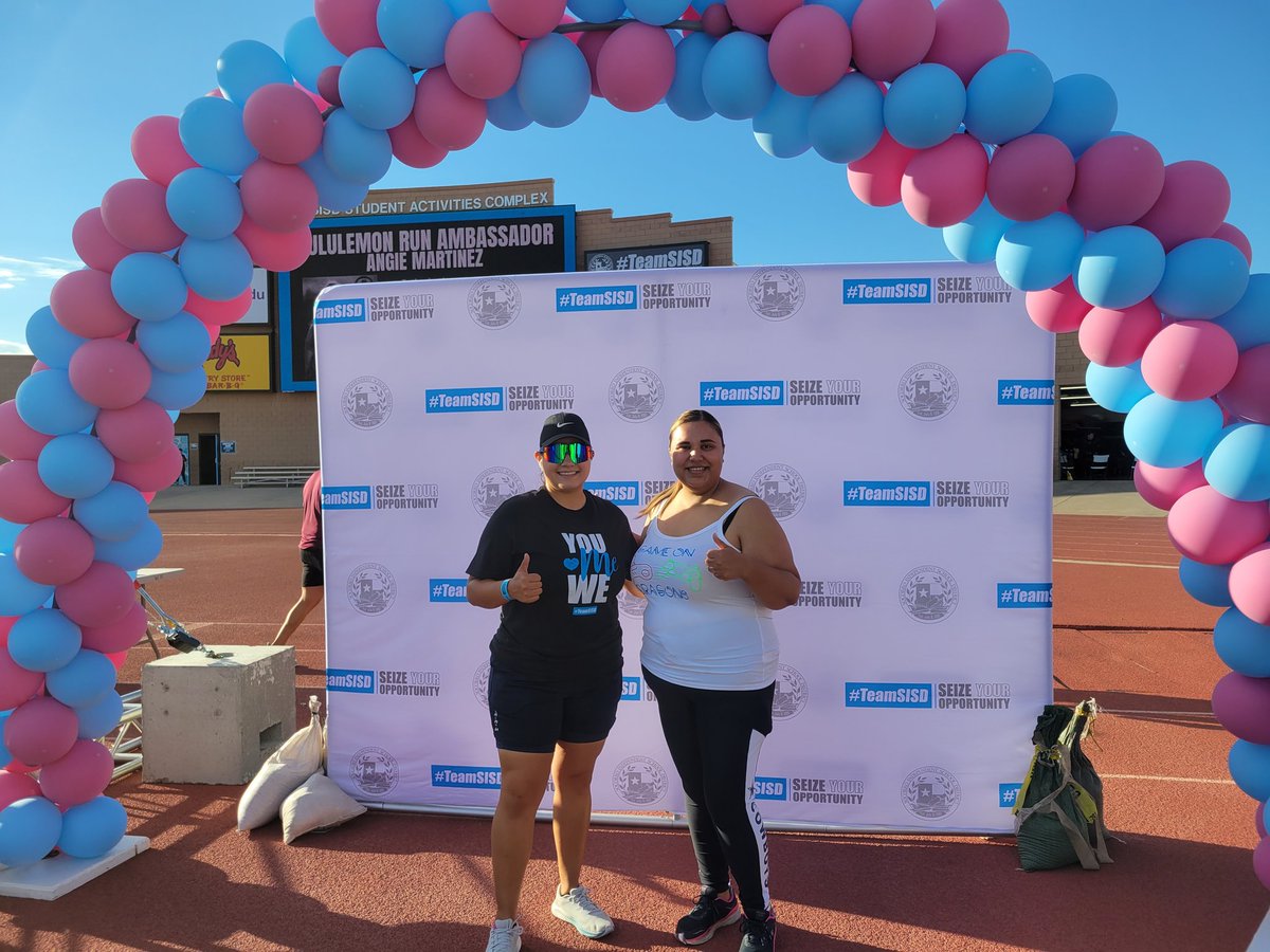 CyndyBolanos's tweet photo. Drugan dragons representing at the color run #JDS https://t.co/ALItJNCTpW