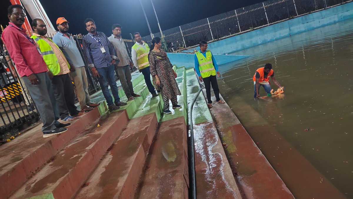 CommissionrGHMC's tweet photo. #ganeshutsav2023  #EcoGaneshFarewell                                 
                                                                                    
Phenomenal patronage of Baby Ponds, Excavation ponds and artificial ponds set up by GHMC. 76,993 idols immersed in these ponds. Our heartfelt thanks goes out to all the devotees for choosing these environmentally conscious alternatives for immersion.🌿                                    #GreenGHMCImmersion                                                                                           @KTRBRS  @GadwalvijayaTRS
