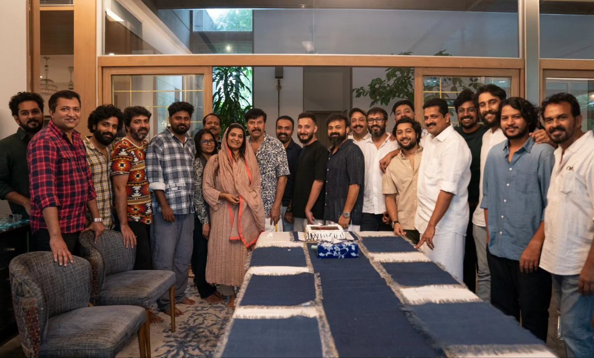Happy faces everywhere at Mammukka 's home.

Family members, Cast & Crew , Personal Staffs have joined on this happiest occasion with a cameo from Chackochan 😊

#KannurSquad