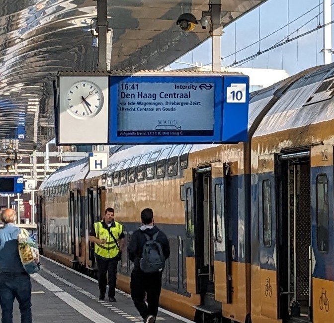 R_mm_lt's tweet photo. Heee @NS_online, deze mogen jullie er in houden wat mij betreft! Zou echt een super aanvulling zijn op de huidige dienstregeling (b.v in plaats van die loze IC van Den haag naar Schothorst). Meteen even regelen? Groetjes 😘 https://t.co/NuWrS3iYhH