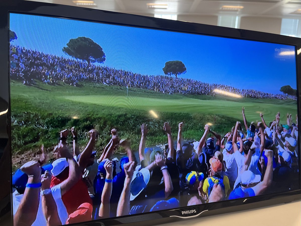 pierbergonzi's tweet photo. #Golf che spettacolo la #Ryder a Roma. Europa stratosferica e i baby Hovland-Aberg che battono Schefflerr-Koepka (9-7 record storico) a 7 buche dalla fine è come una partita di Champions vinta 9 a zero! https://t.co/KpulKHVuNW