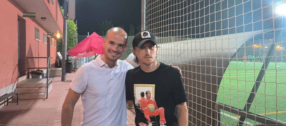 Por la noche pude cenar con el gran <a href="/MQuejigo/">Miguel Ángel Quejigo</a>
Actual entrenador del juvenil DH del Rayo Alcobendas y con una experiencia enorme en fútbol femenino.

Y por casualidades que tiene el destino, encontrarme y poder hablar 2min con don Luka Modric.