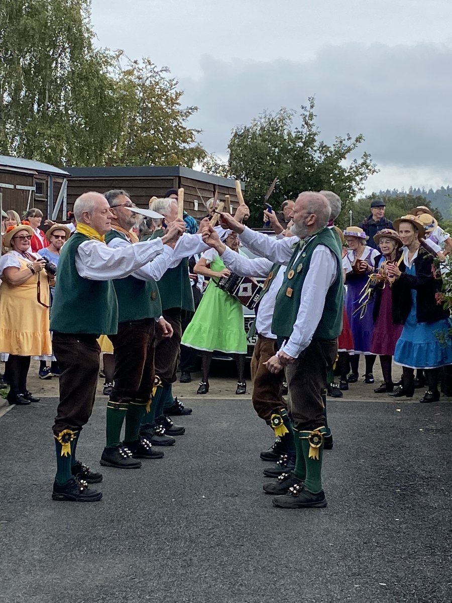 Those old Bricklayers……at a pub! 🙄🙄🙄