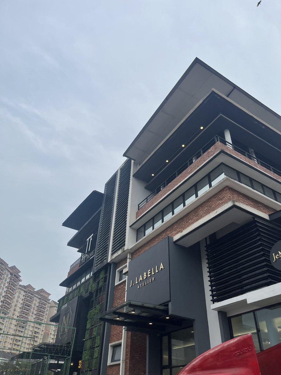 Aku syak anak beranak ni sesat la kat dalam ni 😑