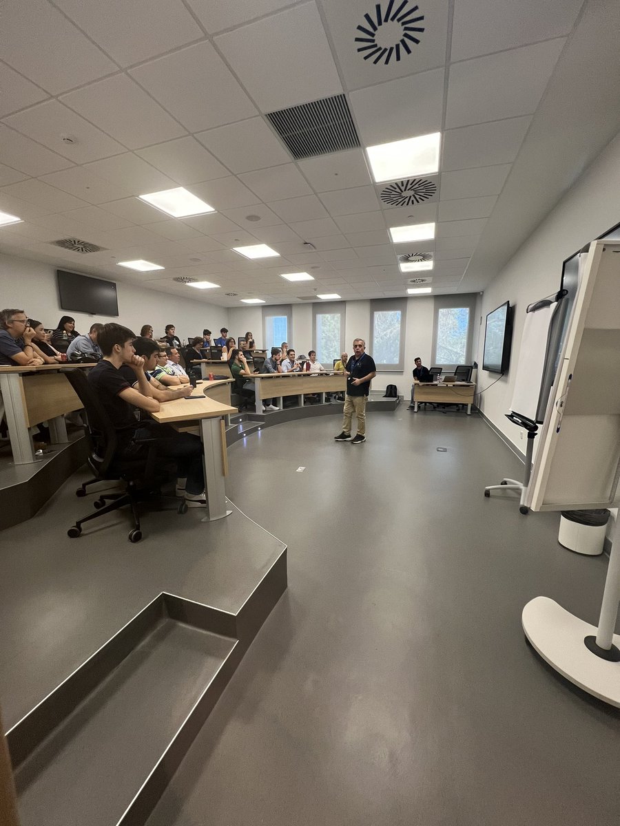 BizzSummit tweet media