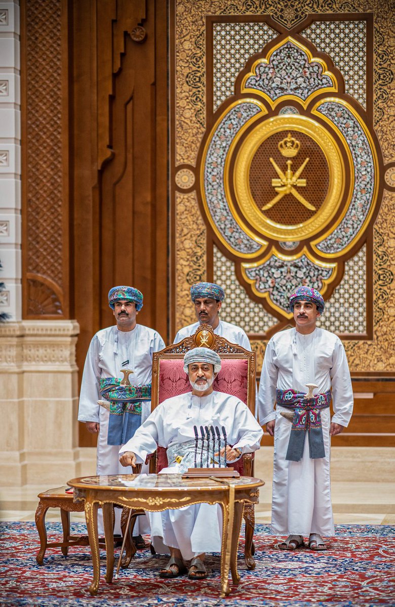 bin_tariqo's tweet photo. من أزمات وديون إلى بشارات تتوالى ليكون اليوم أفضل والقادم لعُمان أجمل فسلطان البلاد المُفدى كما وعد أوفى بأنه سيعمل من أجل مصلحة عُمان وأبناءها الكرام
ولأننا الكرام الأوفياء فإن سلطاننا رمز للكرم والوفاء
والحمد لله على ما أنعم وتفضل
حفظكم الله مولانا المعظم https://t.co/DScYkFqacc