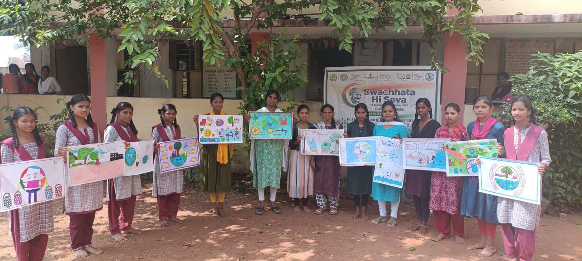 As part of #SwachhataHiSeva Drawing and Essay writing competition Conducted in Various Schools. @Collector_KB @aclb_kb @cdmatelangana #YouthVsGarbage @SwachhBharatGov @SBMU_Telangana @MoHUA_India