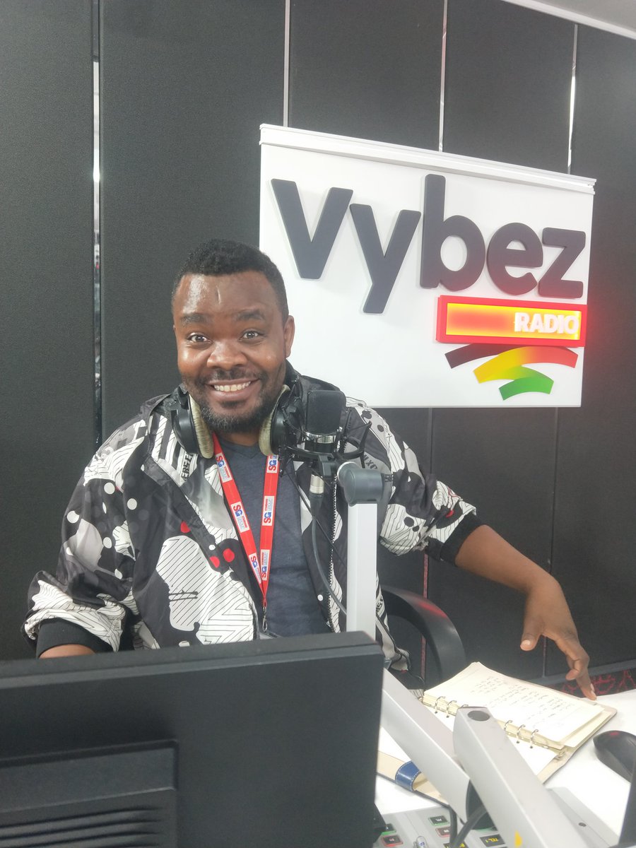 VybezRadioKE's tweet photo. Ukiskia sauti yake @maroa_wambura jua #EplIkoStandard Hapa #SetpieceKe 1-7pm β½
How was your week?? https://t.co/Cmf52ixGF7