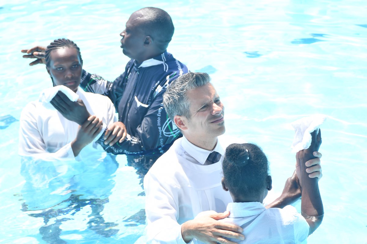 DrDerekMorris's tweet photo. HOPE FOR AFRICA 
Still praying for each precious soul who was baptized in the Hope For Africa meetings. 194,000 and counting. Each one is of infinite value to God. #Hope4Africa https://t.co/iJnioPMNRJ