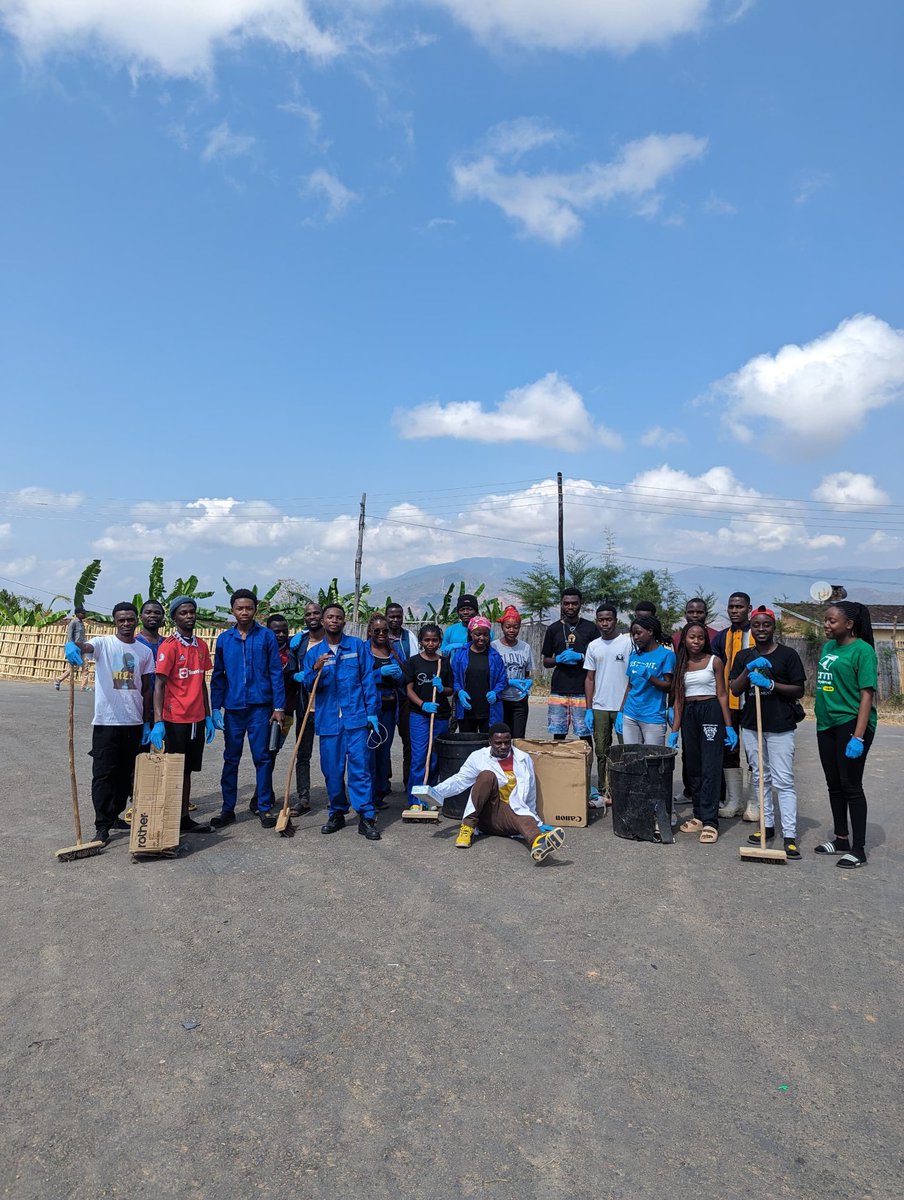 kayth_evm's tweet photo. Clean up around campus
TEAM #EMASO, #UNILIA
Go #Green Think #Green
πππ https://t.co/9o7PZJHs9n