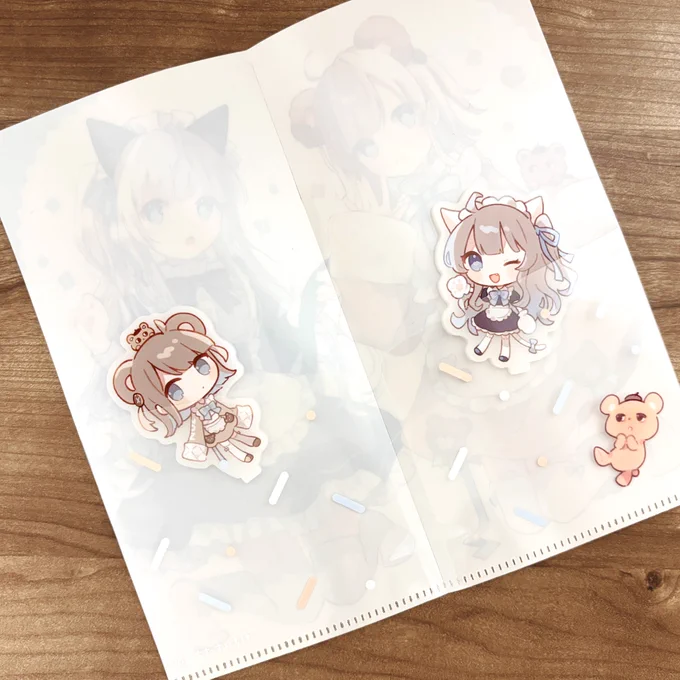 アクリルブロックとチケットファイル届いたよ〜〜!! アクリル分厚くて良い…チケットファイルも発色とても綺麗でした✧