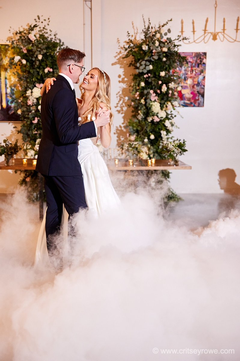 CarolinaDJPros's tweet image. Dreamy clouds for your first dance?...Yes please! 🤩☁️✨ ⁠
⁠
📸 Critsey Rowe Photography⁠
🎧️ DJ Jeff
🏰 The Collectors Room - Charlotte
💎 Magnificent Moments Weddings⁠
⁠
#enhance #clouds #dancingintheclouds