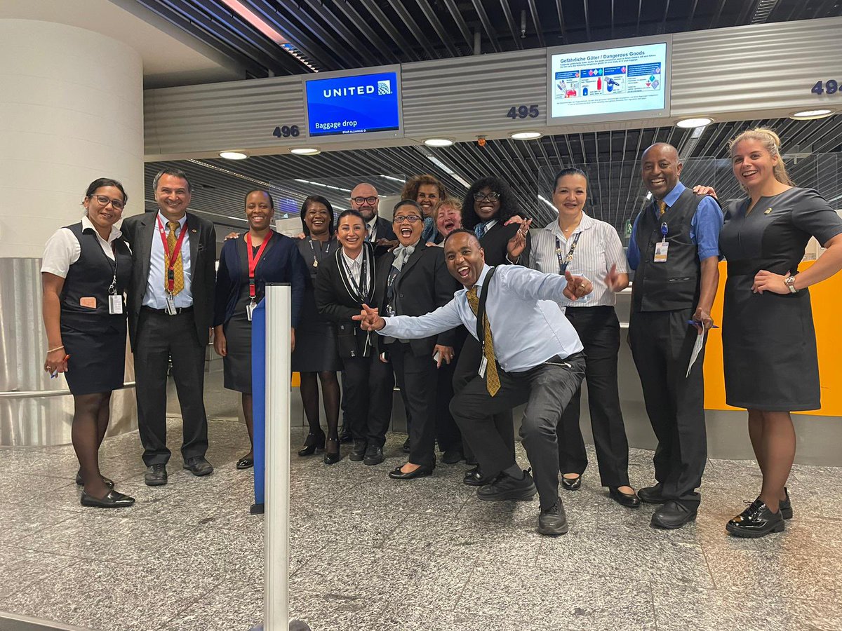 #teamfra #beingunited #andreaNPunited #Ukraft2 
Peak hours at the beginning of the long-anticipated holiday, we experienced a record influx of nearly 700 local customers within a span of three hours. A huge shoutout to our heroes who came together to conquer this challenge!