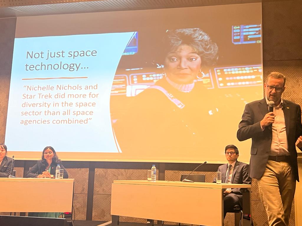 Danna Linn Barnett tweet media