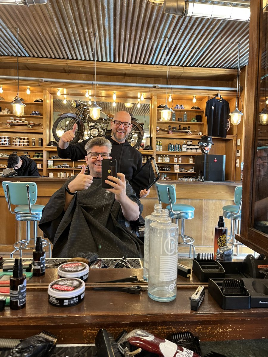 Natuurlijk weer veel te lang uitgesteld. FF Heerlijk onderhanden genomen. Altijd goeie vibe, lekkere koffie, goeie gesprekken en last but not least perfect haircut! <a href="/barbierrogier/">Barbier Rogier</a> Thanks Don! #GoodVibes #haircut #hetkaninalmere #CoffeeLover