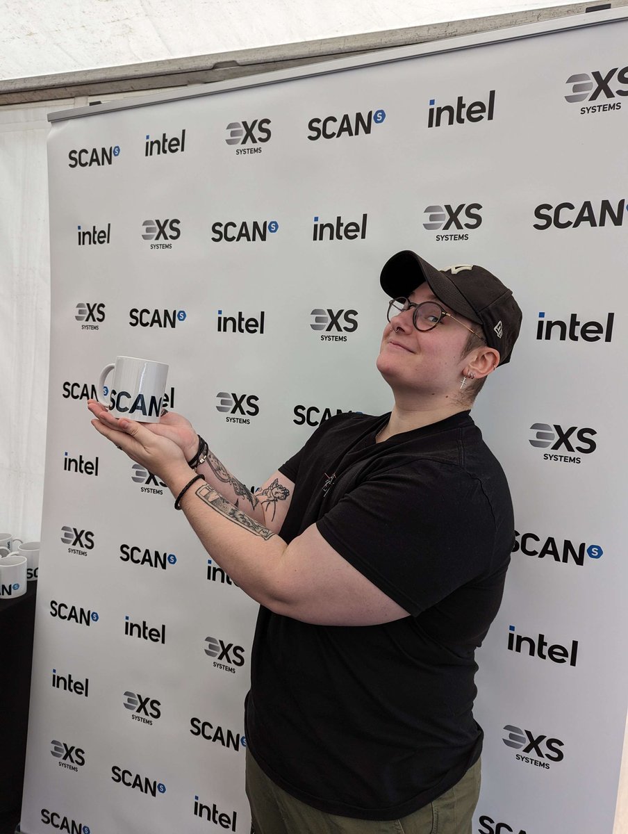 CaptainWhelmed's tweet photo. Spent the morning checking out some of the best PCs, thanks to @ScanComputers @IntelUK #ScanIntelGamerDays https://t.co/5yRmau1oud