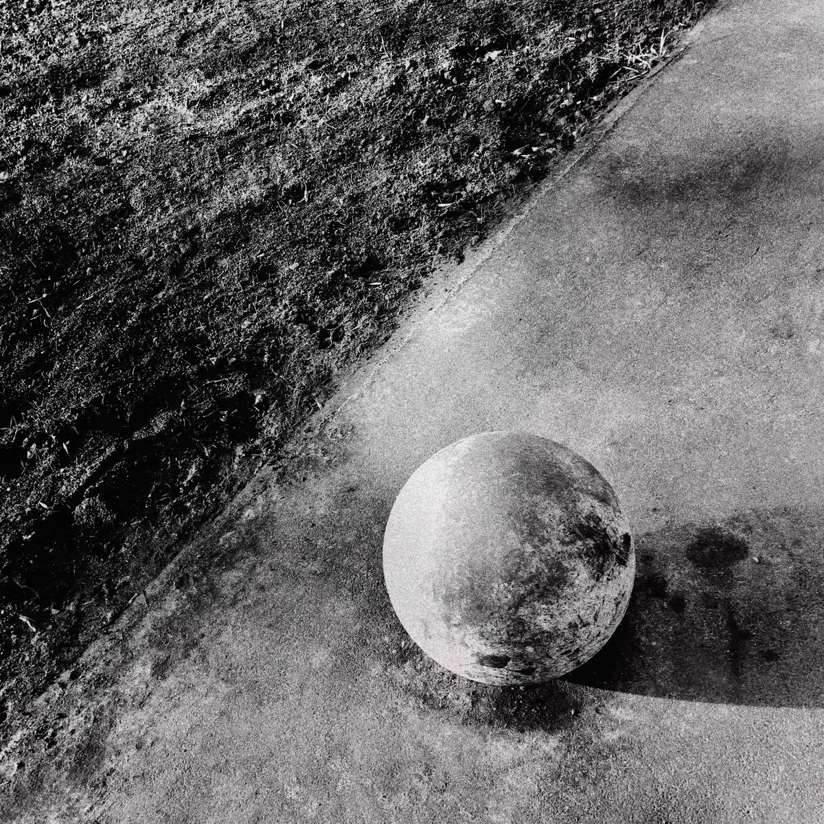 Hello Twitter.

My debut song 'Akla' is out now and available to stream/download on Bandcamp. Avant-garde sound art. Abstract minimalism.

Debut album coming sometime soon...

vorval.bandcamp.com/album/akla