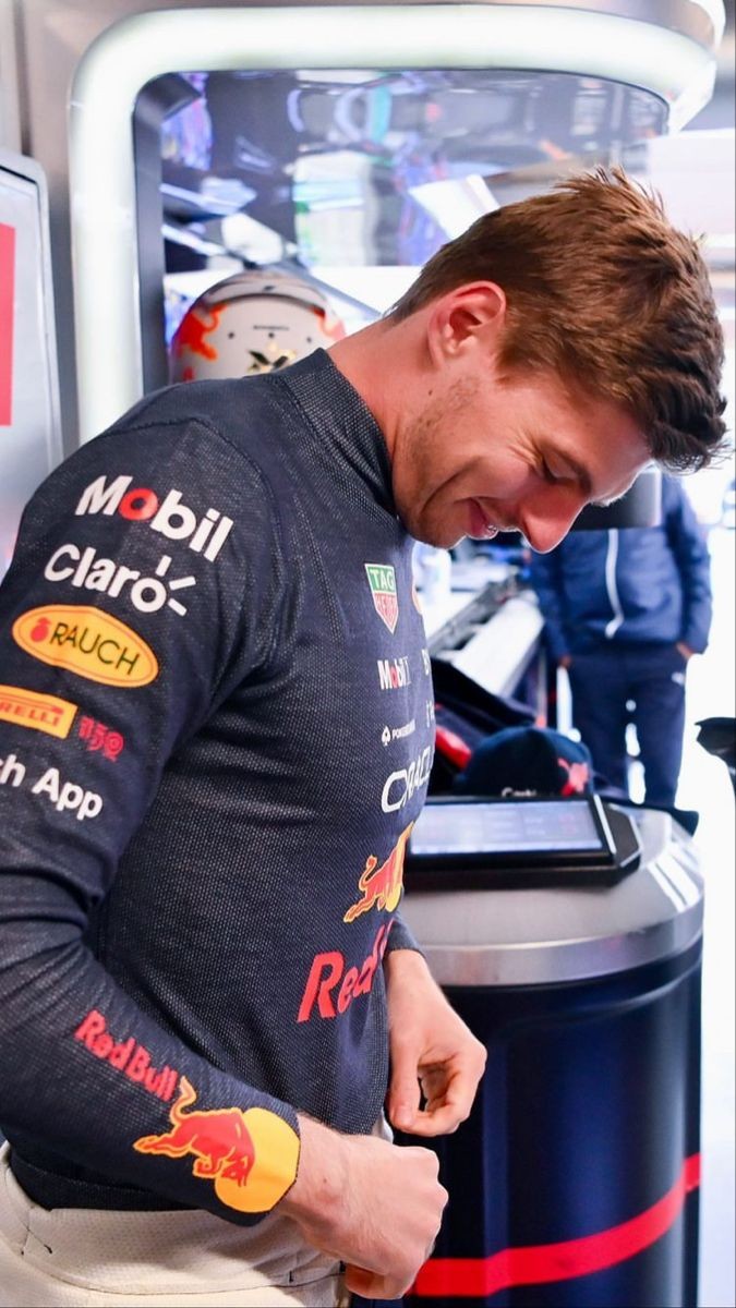 Happy birthday, my angel! May your day be full of good things, may you never lose that incredible glow! Thank you for making me so happy, I love you! And may you have many, many years of racing ahead of you to win.❤️‍🔥