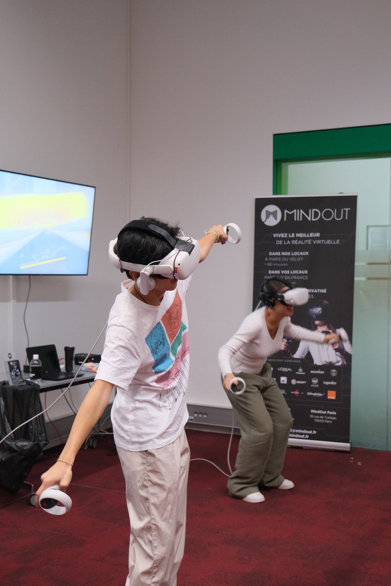 Bibliothèque publique d'information tweet media