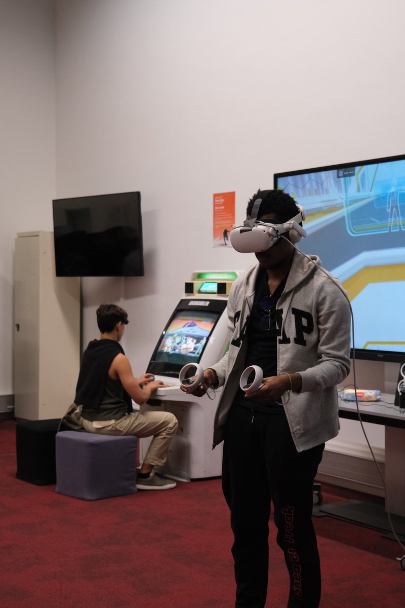 [Press Start 🎮]
📅 Au programme aujourd’hui :
12h-20h • Animation de Réalité virtuelle 🥽
12h-20h • Animation Just Dance 🪩
15h-17h • Jouer aux jeux Graines de Studio 🌱
14h-17h • Rencontres Forum du jeu vidéo 💬
19h-22h • Enregistrement en direct du podcast <a href="/FinDuGameJV/">Fin Du Game.</a>