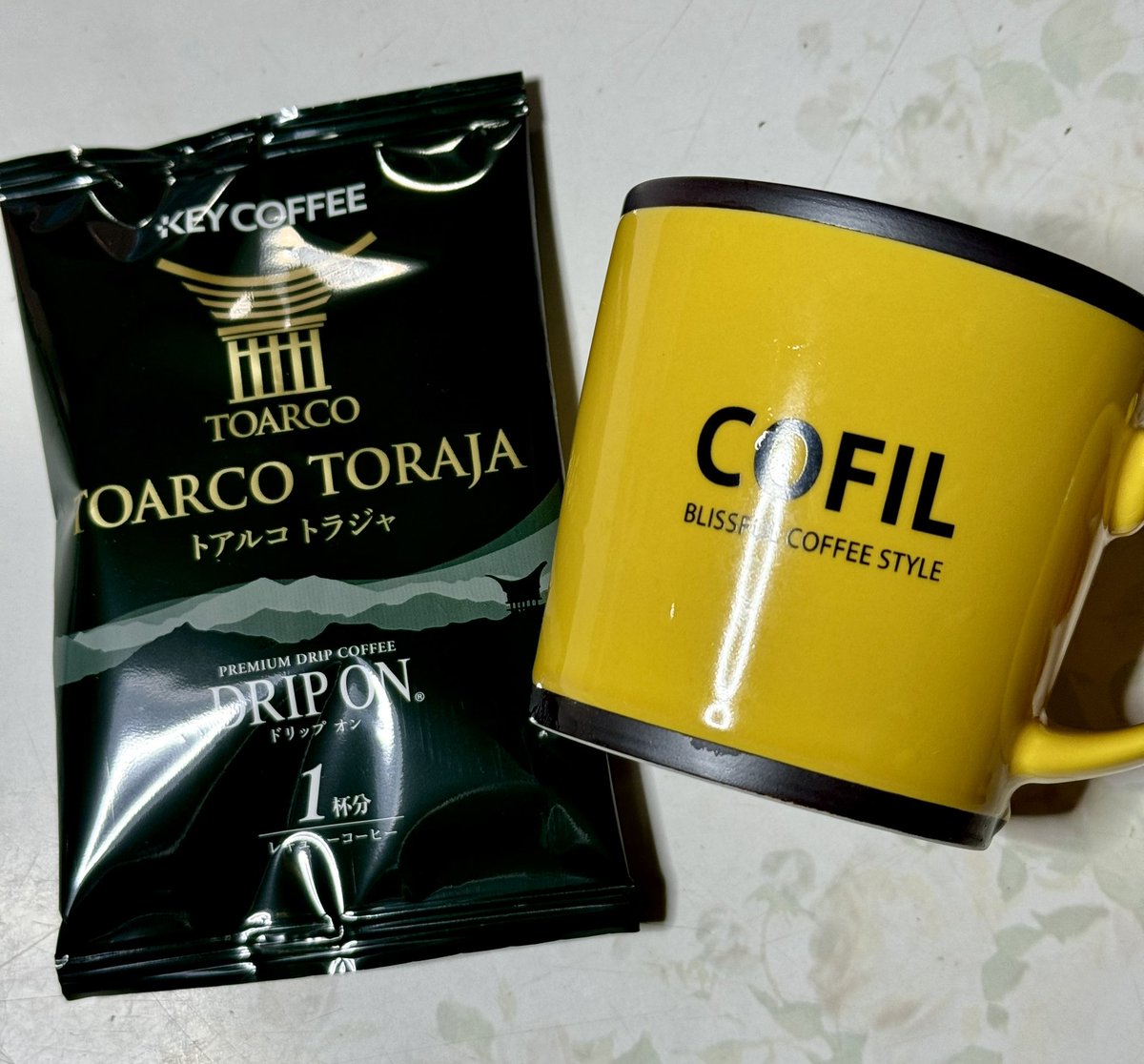 nejikuman's tweet photo. #コーヒー
#KEYCOFFEE
#COFIL 
こんばんは！スマホが新しくなりましたが写真の写り具合はどうでしょうか？
今日は昨日のSCAJでKEYCOFFEEさんにいただいたコーヒーをCOFILさんのマグでいただきます😋コーヒーも美味いし、マグの色も👍✨ https://t.co/wlEhjQrldS