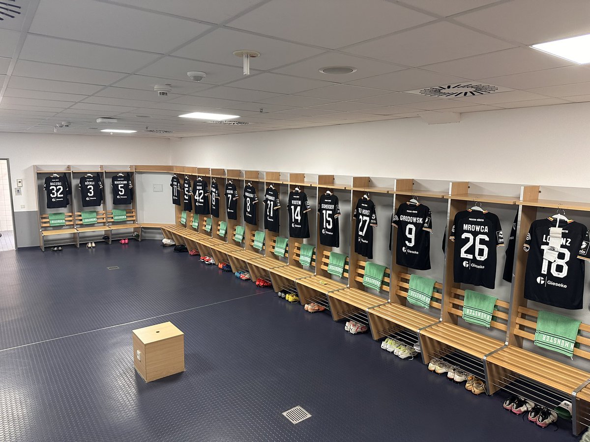 Preussen06's tweet image. Für die Mannschaft ist alles vorbereitet… der Countdown läuft! ⚫️⚪️💚 #scp06 #MSVSCP