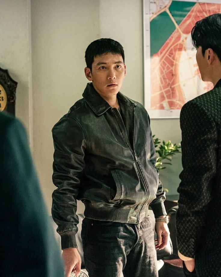 I believe park jun mo is somewhere now. He gave life to him. WHAT AN ACTOR