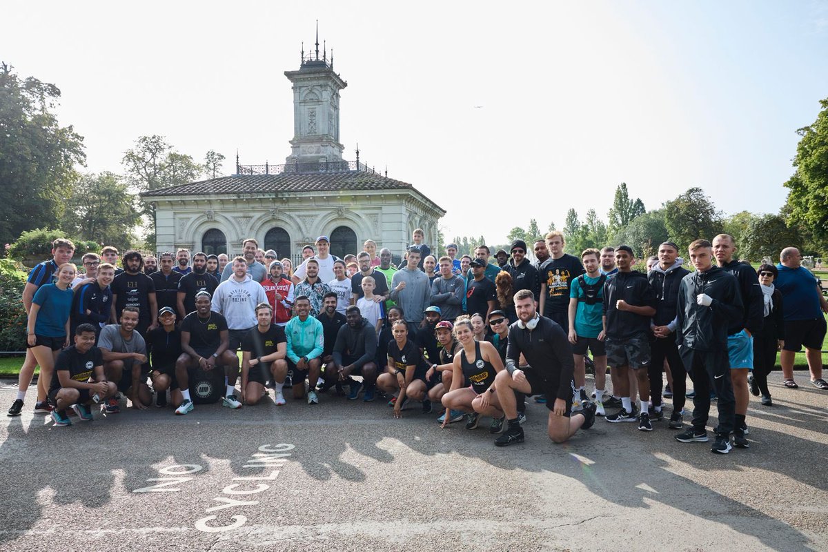MatchroomBoxing's tweet photo. Hyde Park takeover 🔥 

Massive thanks to all involved in the #FightDay5k 🏃‍♂️

#OpetaiaThompson next on @DAZNBoxing ⏳ https://t.co/WMkfxVVJAe