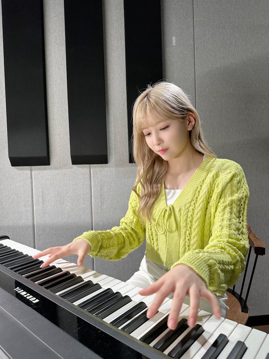 NiziU__official's tweet photo. NiziU「Step and a step」
Piano Cover by MAYUKA 💚

🎹https://t.co/ExS8vfbust

#MAYUKA 
#NiziU #ニジュー #니쥬 #WithU
#NiziU_Cover #Stepandastep https://t.co/VDAJXvZJMy