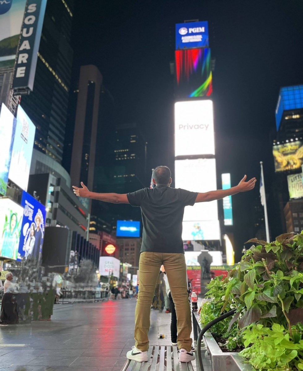 SujanFaster's tweet image. Always the #backpose merchant everywhere I go...