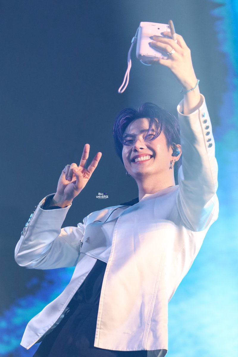 เซลฟี่ 📸

300923 #FanconBuildInCambodia
꒰ <a href="/JakeB4rever/">BIU.</a> #BuildJakapan ꒱ #Beyourluve 
#bluuniversepic