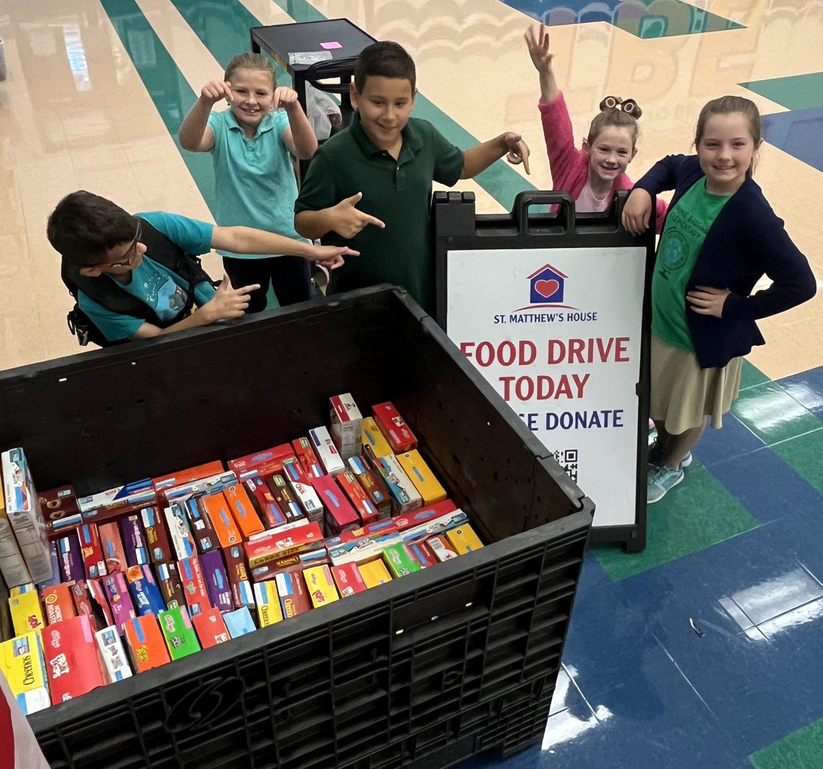 Skudnig's tweet photo. Our @TommieBarfield Cereal Box Food Drive continues to collect until the end of the quarter, October 13th. Thank you Ss who volunteered to organize the boxes we’ve collected so far and families who have sent in boxes. #StudentLighthouse #ServiceLearning @StMatthewsHouse https://t.co/aHAwITM7Dq