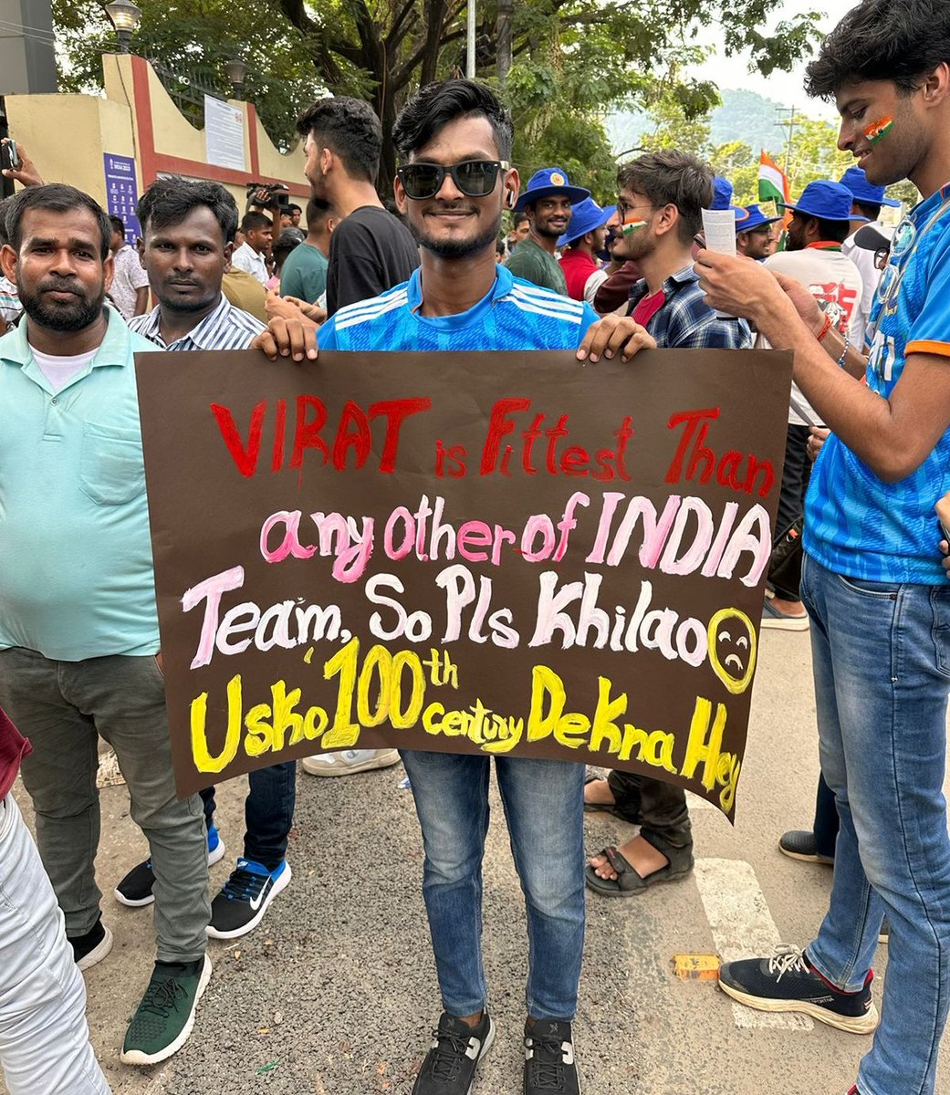PYJALALABAD's tweet photo. King Kohli is everyone's favourite, The GOAT. https://t.co/QPYMKPvJL0