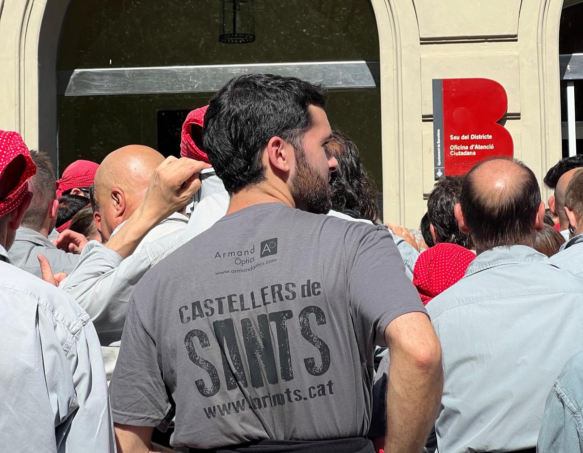 Castellers de Sants (@borinots) on Twitter photo Ja som a plaça Comas preparats per començar l’actuació de la Festa Major de les Corts amb <a href="/CdSarria/">Castellers de Sarrià</a> i <a href="/CdBCN/">Castellers de Barcelona</a>
#castells #castellers Ja som a plaça Comas preparats per començar l’actuació de la Festa Major de les Corts amb <a href="/CdSarria/">Castellers de Sarrià</a> i <a href="/CdBCN/">Castellers de Barcelona</a>
#castells #castellers
