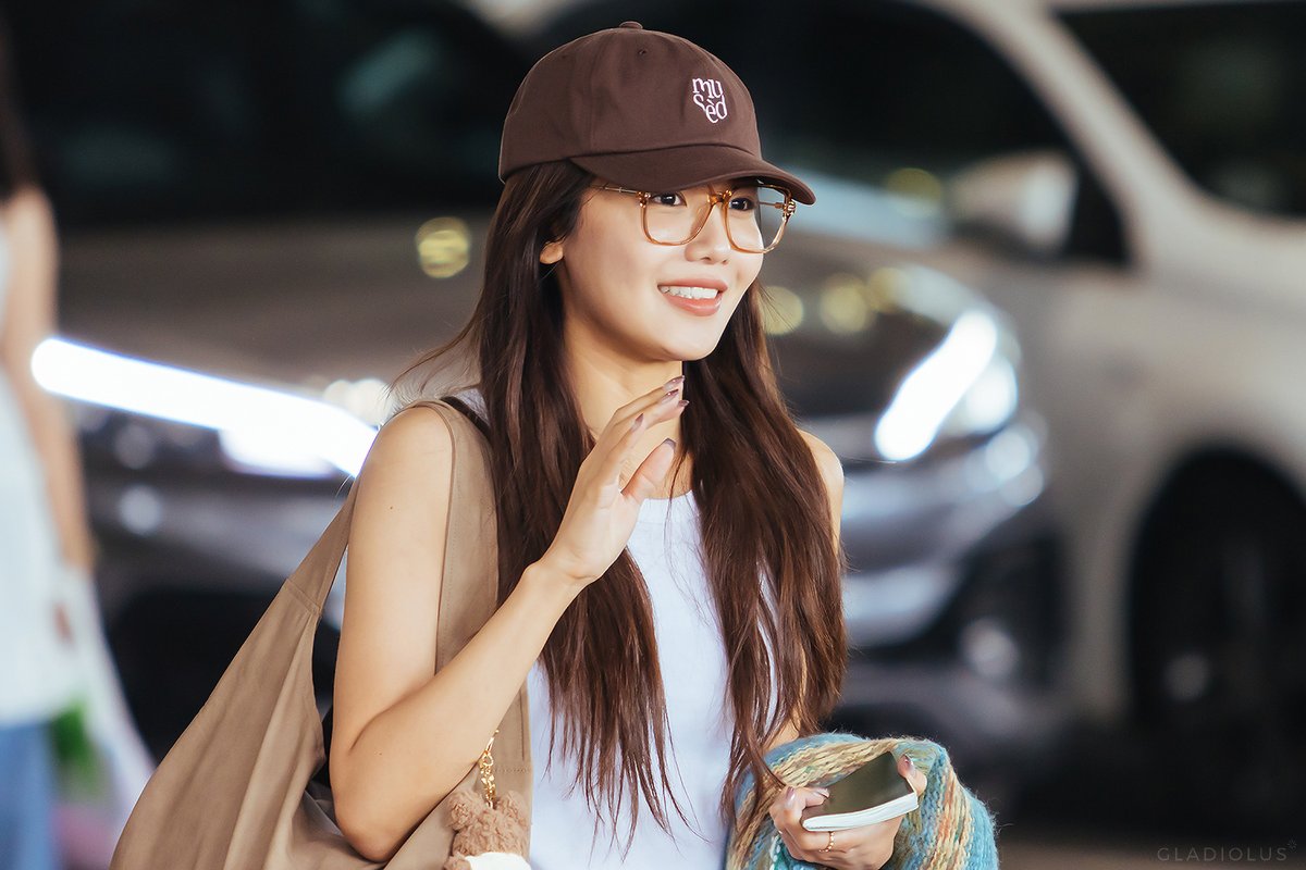 gladiolus8581's tweet photo. 23.09.30 #SOOYOUNG - BKK Airport🛬 (2)
#SooyoungMyMuseinBangkok #mymuse
#CHOISOOYOUNG #수영 #최수영 #SNSD #GirlsGeneration #소녀시대 https://t.co/UBv9bKhpef