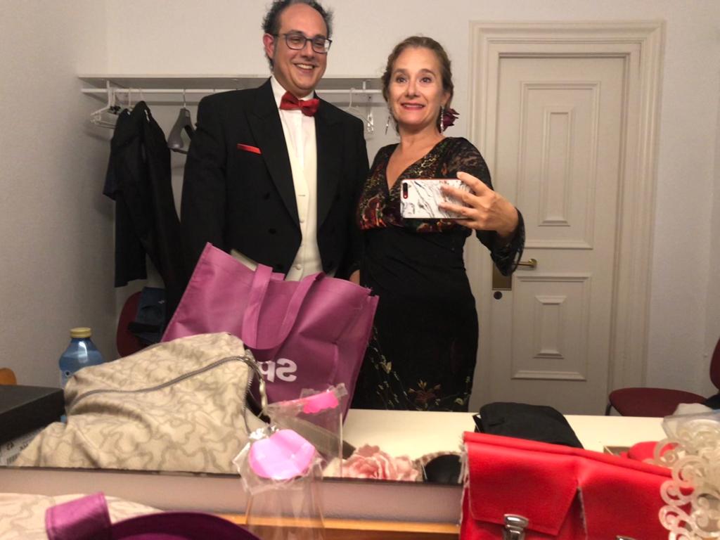 sinfonicaponfe's tweet photo. Éxito total de nuestra orquesta ayer en el Teatro Afundación Vigo en el segundo concierto para público norteamericano y australiano. Olé, olé y olé! 💃
#OSPoBi #musicaespañola #talentoberciano #castañuelas #zarzuela #teatroafundacion #Granados #Turina #Falla #Albeniz #Vigo https://t.co/c0OFyiSde9