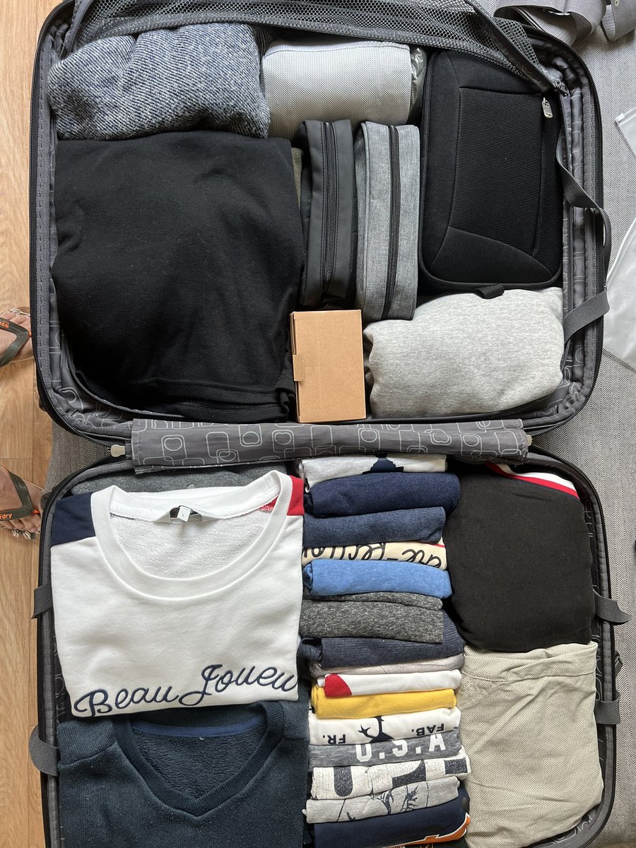 boubadeunss's tweet photo. Valise ☑️ Poke @kheelan_fr 😂
#Quebec #Montreal je suis prêt ! 😁 https://t.co/V4KcIlsSX0