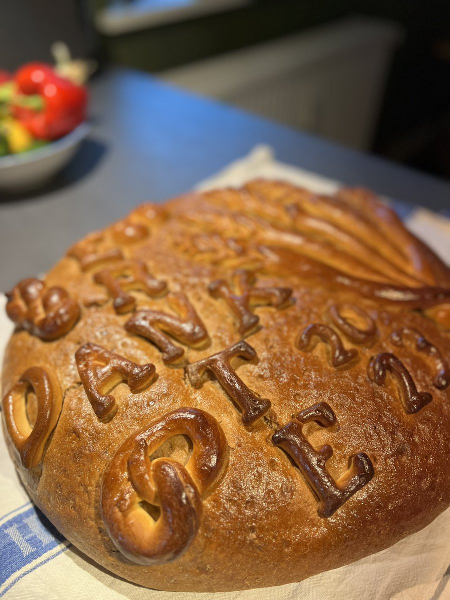 Heut morgen abgeholt. 

Der Bäcker-Azubi: „Was kostet denn bei uns das Erntedank-Brot?“

Chefin: „So, und jetzt einmal zusammen: ‚Unser tägliches Brot gib uns heute‘ - das ist natürlich ne Spende!“