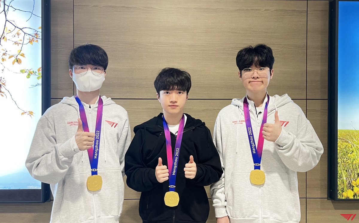 T1LoL's tweet photo. '금'의환향 완료.🥇

Back home in GOLDEN glory.🥇

#T1WIN #T1Fighting #2022항저우아시안게임 #19thAsianGamesHangzhou2022 https://t.co/DKcklS7vCu