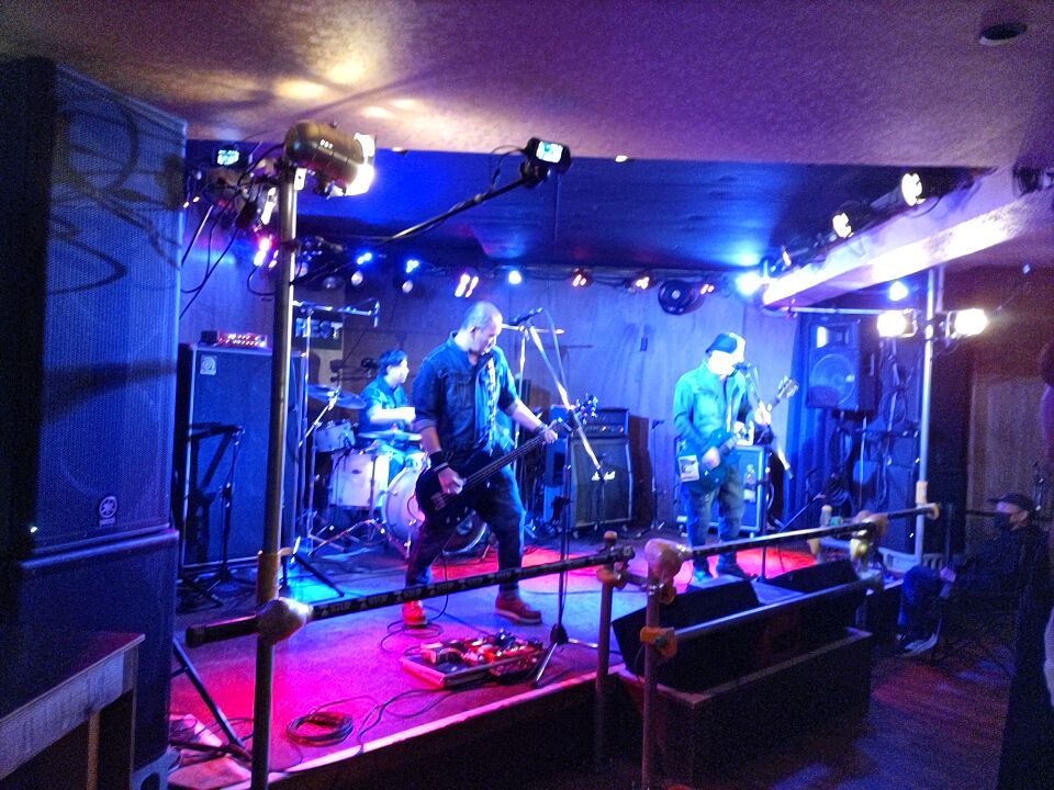 DoM69320535's tweet photo. 無事出番終了
2バンド目が始まりました https://t.co/Kq3VvMxVft