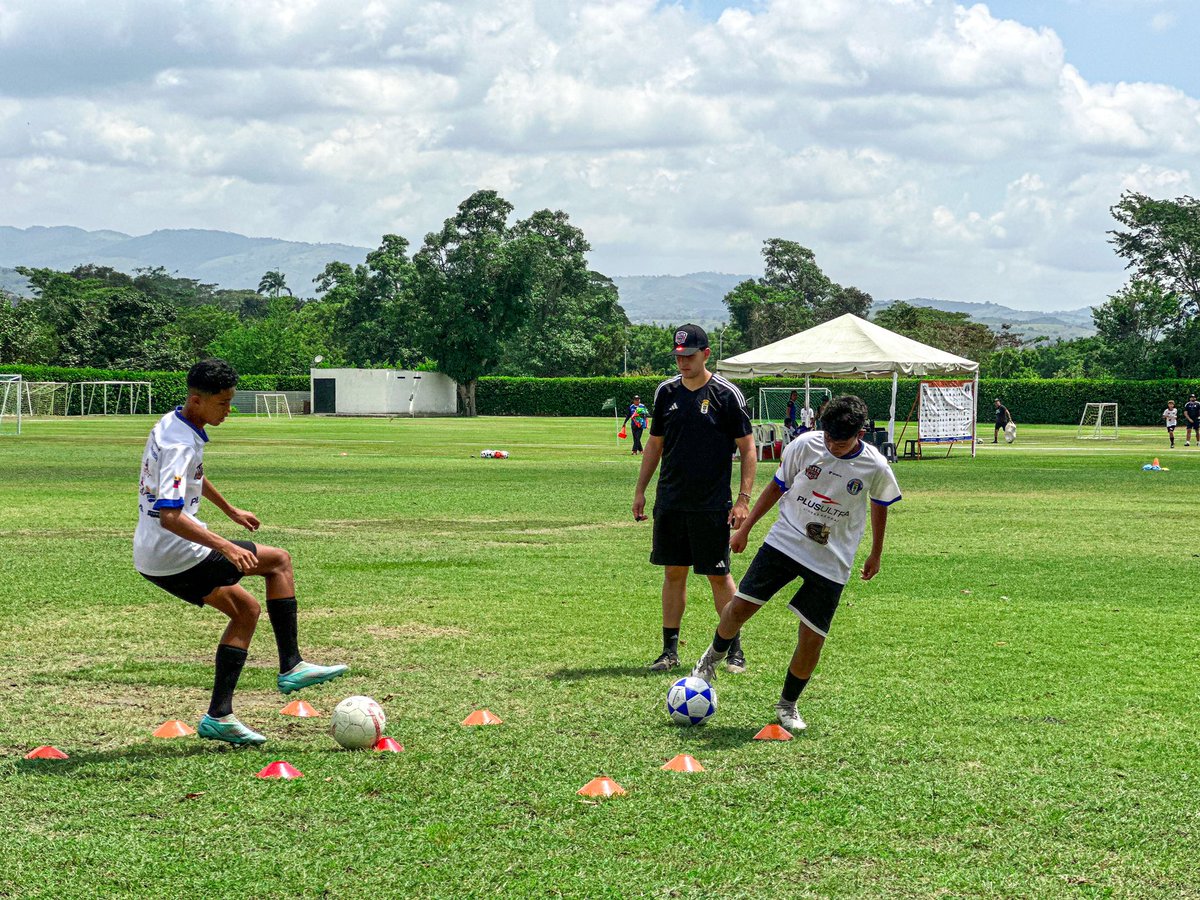 RealOviedoPOY's tweet photo. Our RO Venezuela camp, together with Elite Pr⚽️ Star FC, has come to an end 🇻🇪💙

It's been a pleasure to share this time together and for our coaches to be able to share their knowledge with these young players 🤩

See you soon 🤗

#RealOviedo
#ROFoundation 🔵⚪️ https://t.co/PR1HWv5gI1