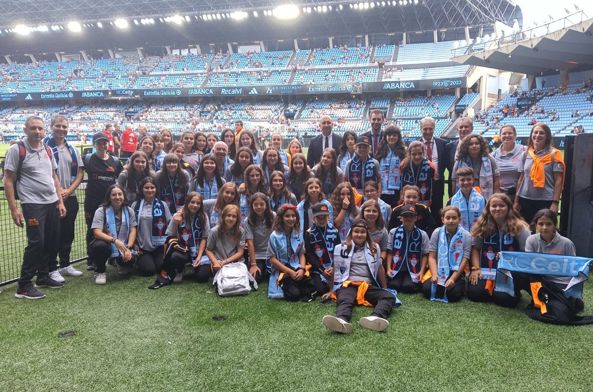 MCeleste1923's tweet photo. 🤔Podemos tomalo como....indirecta a un futuro Celta feminino?

O @RCCelta acolleu, dentro do programa Eurorrexión Celeste no partido fronte o @Alaves, a 57 integrantes do equipo feminino Club Sporting San Mateo de Ponteareas (@spcsanmateo)

https://t.co/LU7KxNvFk3 https://t.co/BpRiXLFM5X