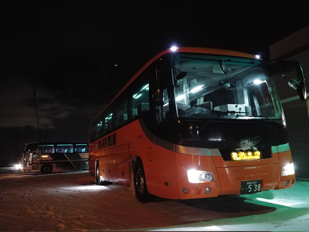 LtdK0706's tweet photo. サンライズ号
早い釧路は旭川を15分後に出る早い北見に相内の休憩中に抜かされていましたし、北見のとん田通りまでは北見と全く一緒の経路でしたから当然統合したいですよね
長らく続いたセブンイレブンでの休憩も終了。
北見経由になり北見ターミナルでの休憩に変わります
#道北バス https://t.co/rEV35mhgo1