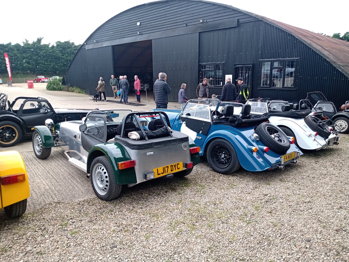 MsccGill's tweet photo. #Bibury Motor Hub #caterhams and a couple of #Morgans @morgansportscc https://t.co/wm73DH64RC