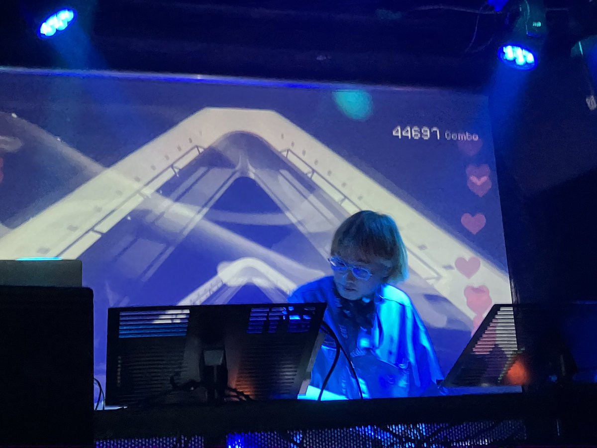 Future_Arise's tweet photo. #Future_Arise vol.4
ただいま8番手のSpecial Guest DJ gaburyuさん！！(@gabustep )

cure cure cureのパスを貰ってから大変なことなっとる！！
Hyperな音楽の襲撃！ヤバい！ https://t.co/6OhzSlmDj5