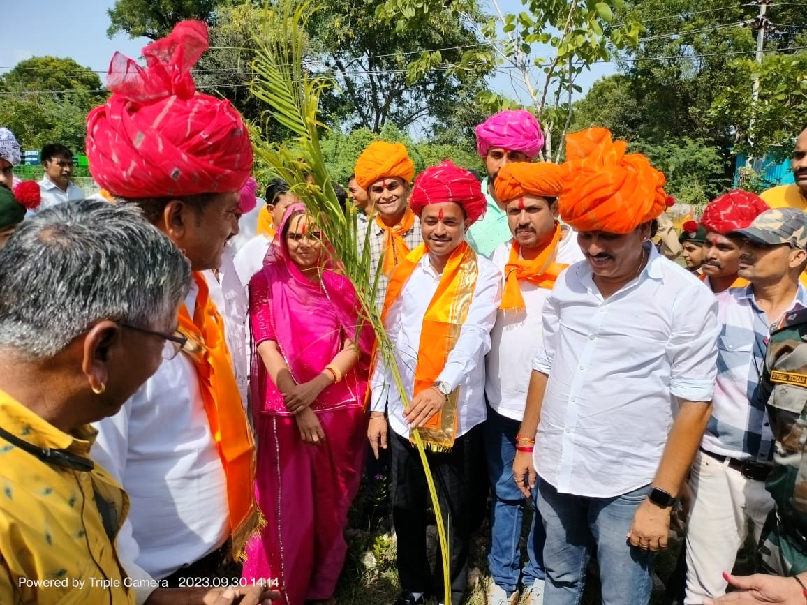 MamtaPanwar_'s tweet photo. मावली  विधानसभा  के गोलवाड़ा ग्राम  पंचायत  में  विधायक  मद से निर्मित  सी  सी रोड  का शिलान्यास ! 
इस अवसर  पर भारतीय  जनता  पार्टी के सभी कार्यकर्त्ता  व्  गोलवाड़ा  ग्राम  पंचायत  की जनता द्वारा विकास कार्यों का उद्घाटन किया  गया https://t.co/sU19lMAASV